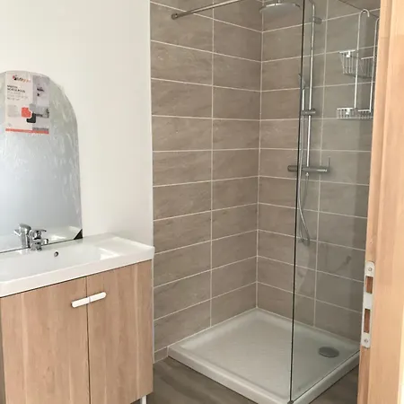 6 Personnes Frontiere Gard Ardeche Holiday home Saint-Bres (Gard)