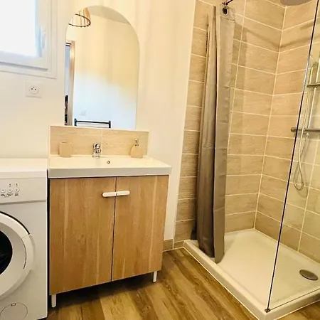 6 Personnes Frontiere Gard Ardeche Holiday home Saint-Bres (Gard)