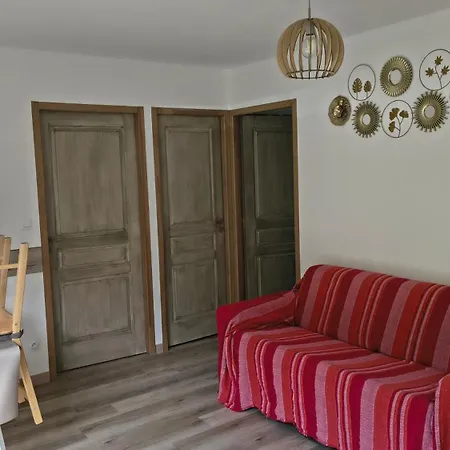 6 Personnes Frontiere Gard Ardeche Дом отдыха *